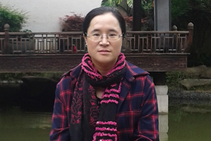 中短篇小說獎(jiǎng)：獲獎(jiǎng)作品《長(zhǎng)河》作者：馬金蓮（回族）         創(chuàng)作感言　　從18歲開始寫作，在不耽誤婚姻和家庭生活的同時(shí)，我固執(zhí)地將文學(xué)這個(gè)業(yè)余愛好堅(jiān)持了16年。16年，紅顏少女的鬢邊皺紋暗暗生了一圈又一圈。只有時(shí)間在遠(yuǎn)處一直靜靜微笑，它像一位大智的賢者，始終在無聲地注視。這個(gè)過程里，它悄悄將許多的恩賜獎(jiǎng)賞給了埋頭趕路的我，比如這沉甸甸的“駿馬獎(jiǎng)”。