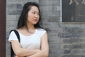 中短篇小說獎(jiǎng)：獲獎(jiǎng)作品《母親的島》作者：陶麗群（壯族）         創(chuàng)作感言　　這本集子，沒有了之前那些作品的直接、陰郁甚至跋扈，而多了些婉轉(zhuǎn)和平和，人物變得更溫潤(rùn)真實(shí)，故事變得更人性、客觀，表達(dá)也更準(zhǔn)確、干凈。這可能并不是我創(chuàng)作上的進(jìn)步，而是年齡增長(zhǎng)賦予了我能更深度地思考和辨別的原因。感謝那些一直耐心陪我成長(zhǎng)并包容我種種不盡如意的缺點(diǎn)的親人和朋友們……