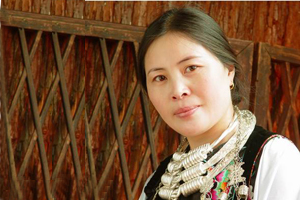 報(bào)告文學(xué)獎(jiǎng)：獲獎(jiǎng)作品《逐夢(mèng)》作者：龍寧英（苗族）         創(chuàng)作感言　　通過創(chuàng)作《逐夢(mèng)》，我的靈魂受到了洗禮，精神得到了幫扶。作為生活在基層的少數(shù)民族作家，我意識(shí)到，自己要走出自我的天地，融入時(shí)代發(fā)展的大潮中去，學(xué)習(xí)那些博大精深的民族民間文化，傾聽普通百姓的心聲，不斷創(chuàng)作出講好老百姓故事的作品來。