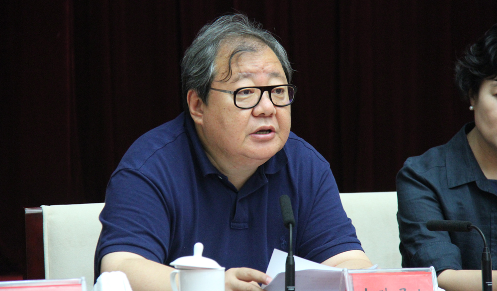 7月21日，中國作協(xié)副主席、第十一屆“駿馬獎(jiǎng)”評(píng)獎(jiǎng)委員會(huì)主任吉狄馬加主持全體會(huì)議