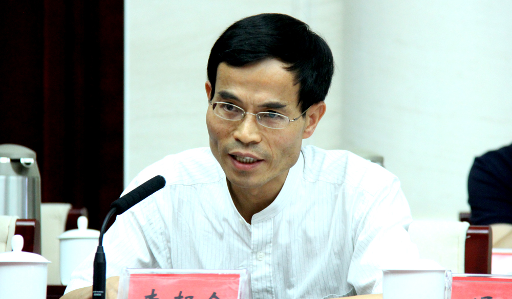 中國作協(xié)創(chuàng)研部副主任、駿馬獎(jiǎng)評(píng)獎(jiǎng)辦公室副主任李朝全作關(guān)于參評(píng)作品和譯者申報(bào)及公示情況的說明