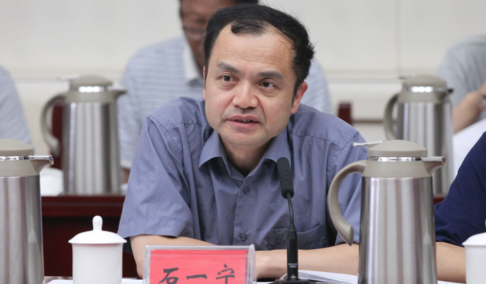 8月2日，評(píng)委石一寧在終評(píng)會(huì)上介紹小組討論情況