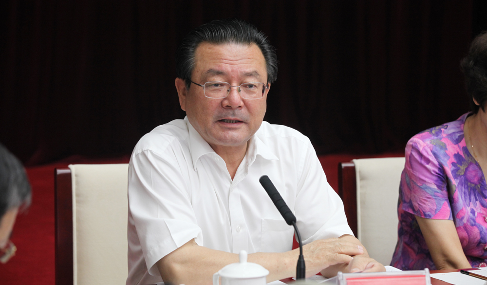 8月2日，評(píng)委艾克拜爾·米吉提在終評(píng)會(huì)上介紹小組討論情況