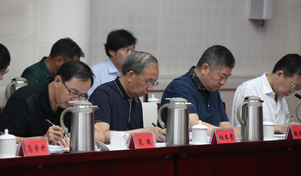 8月2日，第十一屆全國少數(shù)民族文學(xué)創(chuàng)作“駿馬獎(jiǎng)”終評(píng)會(huì)評(píng)委畫票