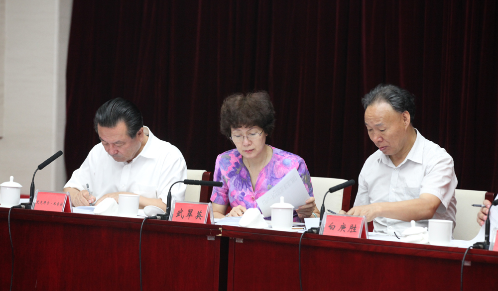 8月2日，第十一屆全國少數(shù)民族文學(xué)創(chuàng)作“駿馬獎(jiǎng)”終評(píng)會(huì)評(píng)委畫票