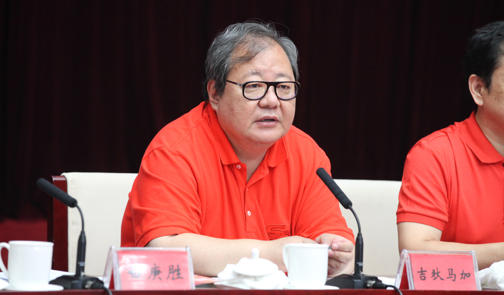 8月2日，評(píng)委會(huì)主任吉狄馬加在終評(píng)會(huì)上講話