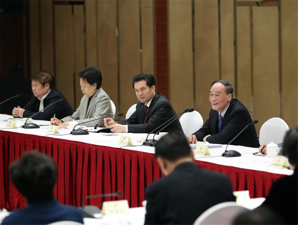 王岐山看望共青團(tuán)、總工會、婦聯(lián)、青聯(lián)界委員并參加討論