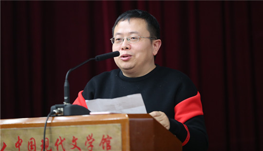 管平潮：在碎片化時(shí)代，寫雋永的中國故事