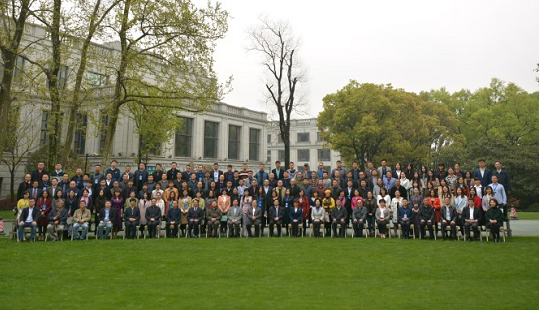 第三屆中國網(wǎng)絡(luò)文學(xué)論壇與會(huì)人員合影