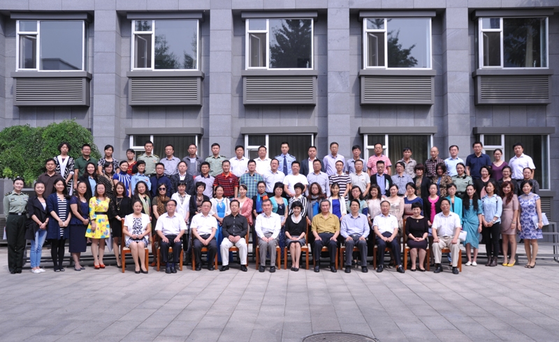 魯迅文學(xué)院第二十四屆高研班學(xué)員名單　丁曉平　張子影　劉標(biāo)玖　馬　娜　趙　雁　王國(guó)平　李琭璐　張兆杰　戴榮里　馬冬玲　楊　旋　曹玉霞　楊秀麗　陳麗偉　張仲全　張?zhí)靽?guó)　王曉云　黃立軒　趙　銳　曹永勝　朱珊珊　連忠誠(chéng)　朱海坤　余　艷　譚培戰(zhàn)　王清玉　袁瑰秋　段愛(ài)松　唐　云　冀衛(wèi)軍　王　蕾　李朋霞陳　芳　李國(guó)彬　田　靜　蔣淑芬　鄭旺盛　高艷國(guó)　王書艷　刑小俊　范懷智　許　珊　戴巧珍　汪　璐　王東君　鐘日勝　李衛(wèi)星　楊春風(fēng)　黃　冰　李　方　申廣志　魯　焰　郭曉紅　陳茂慧　辛　茜　王　琰　程雪莉　周大文　張建國(guó)　王立民