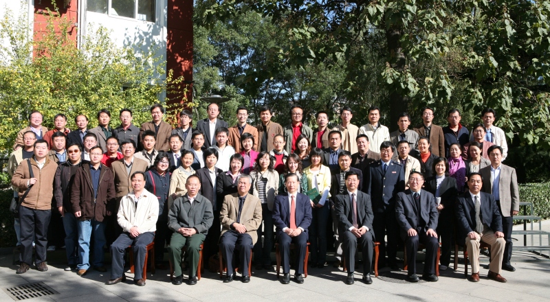 魯迅文學(xué)院第九屆高研班學(xué)員名單　倪學(xué)禮　興　安　臧　策　王雪瑛　萬(wàn)書輝　李　子　司敬雪　王　輝　郭海榮　劉宏志　戚慧貞　滿　全　金貞玉　李　霞雪　周景雷　夏　烈　叢　坤　劉　猛　馬　季　王德林　曾清生雪　施曉靜　韋麗華　李魯平　李建華　黃萊笙　劉緒義　周仁政　林世斌　何述強(qiáng)　葉海聲　鄭千山　繆開(kāi)和　向　榮　凌仕江　冉正萬(wàn)　馮希哲　唐翰存　白曉霞　張　浩　郎　偉　畢艷君　劉榮哲　張國(guó)志　劉　濤　魯永崗　竇　賢　呂益都　朱航滿　岳　雯　呂先富　傅查新昌