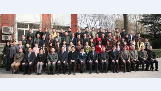 魯迅文學(xué)院第十一屆高研班學(xué)員名單　丁　天　金鴻梅　狄　青　孫　未　張　渝　粟光華　魏增軍　葛水平　陳麥啟　王相勤　周翠華　丁玉龍　李學(xué)江　樸長(zhǎng)吉　韓　雪　陳昌平　王妍丁　鮑優(yōu)娟　瀾　濤　顧　堅(jiān)　陳論水　劉楚仁　劉小平　歐逸舟　徐小燕　盧衛(wèi)平　吳彪華　許雪萍　謝凌潔　韓芍夷　范　穩(wěn)　馮小涓　敖　超　彭　澎　吳文莉　夢(mèng)　野　李學(xué)輝　張存學(xué)　王亞楠　韓銀梅　趙元文　秦安江　李小重　張玉國(guó)　高萬(wàn)紅　毛　竹　洪　玲　周蓬樺　陳　涌　康　橋　李　駿　姜莉莉　凌偉清