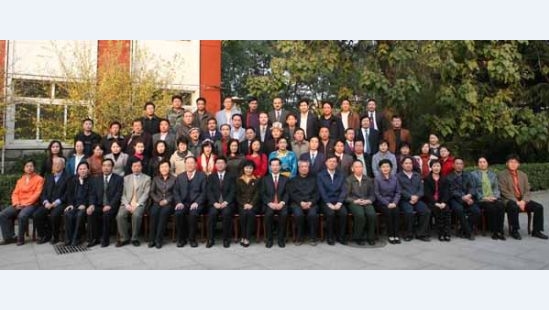 魯迅文學(xué)院第十屆高研班學(xué)員名單安茹娜　道·斯琴巴雅爾　額爾敦哈達(dá)　朵日娜　哈森　海風(fēng)　格日勒巴特爾　杭福柱　青格勒　照日格圖　青巴圖　包玉文　孫文赫　金蓮華　　陳蘭玉　靳煜　蒙飛　覃祥周　左金惠　阿蘇越爾　巴久烏嘎　德慶多吉　　洛桑頓珠　普桑占堆　王鵬翔　嘎代才讓　向陽(yáng)　萬(wàn)瑪才旦　鄧漢平　　哈那提古麗　努爾蘭·波拉提　達(dá)吾列提江·帕提克　巴燕·穆?tīng)柡埂“⒉涣凶巍踬I爾 　古麗巴哈爾·艾海提　多力昆·依克木 達(dá)吾提·阿迪力　巴吾東·艾散　雪赫來(lái)提穆罕默德　祖力菲婭 古麗莎·依布拉英　吾買爾江·阿木提　圖拉汗·托合提　巴格特·阿曼別克 　艾　布 白新菊　才朗東主