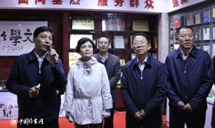 參觀“文學之鄉(xiāng)”展室