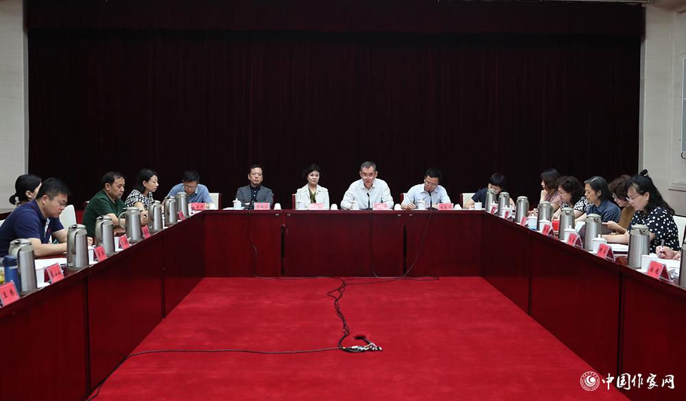 7月24日，第十屆全國優(yōu)秀兒童文學獎評獎委員會第一次全體會議在京舉行