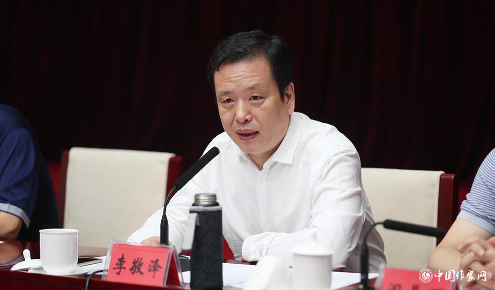 8月4日，李敬澤主持第十屆兒獎評委會第六次全體會議