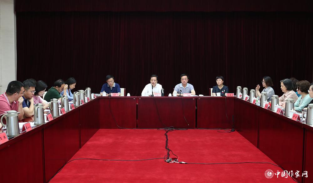 8月4日，第十屆全國優(yōu)秀兒童文學獎評委會第六次全體會議召開，投票產(chǎn)生獲獎作品