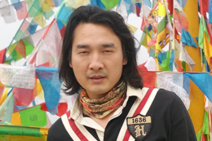 報告文學：獲獎作品《夢想是生命里的光》作者：舒輝波         獲獎感言　　優(yōu)秀的文學作品是藝術的，也一定是科學的。在今后的寫作中，除了多讀書、勤思考，把自己的寫作放在世界范圍內(nèi)來考量，視界開闊之外，還得多做田野調(diào)查，去看、去問、去聽，去發(fā)現(xiàn)、去感覺、去歡笑、去流淚。和孩子們共悲欣，同成長。