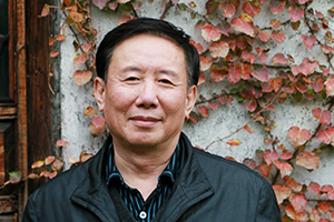 小說：獲獎作品《吉祥時光》作者：張之路         獲獎感言　　從長篇小說《第三軍團》開始到今天的《吉祥時光》，我曾幾次獲得這個珍貴的獎項。幾十年來，這個獎始終伴隨著我、鼓舞著我，我珍視她，以她為榮。她激勵著我，讓我寫出更多更好的兒童文學作品。童年是一個人最為寶貴的時光。我寫過各種類型的兒童文學，但是書寫自己的童年卻是我多年的愿望。