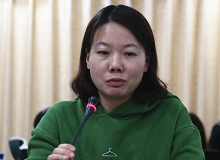 岳雯：“為己”的寫作與限度意識(shí)“剜爛蘋果?銳批評(píng)文叢”建立在“破”的基礎(chǔ)上，“把爛的剜掉，把好的留下來(lái)吃”。[詳細(xì)]