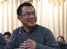 李云雷：文學(xué)批評(píng)應(yīng)對(duì)“新時(shí)期文學(xué)”起到建設(shè)性作用我們可以通過(guò)對(duì)文學(xué)問(wèn)題的討論，首先改變文學(xué)觀念，然后再推動(dòng)社會(huì)思潮的轉(zhuǎn)變。[詳細(xì)]