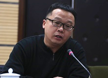 石華鵬：批評(píng)家的理想和理想的批評(píng)家“剜爛蘋果·銳批評(píng)”叢書出版意義，一是對(duì)文學(xué)批評(píng)生態(tài)的平衡；二是對(duì)真誠(chéng)銳利批評(píng)的倡導(dǎo)。[詳細(xì)]