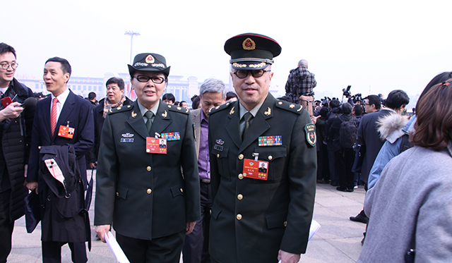 政協(xié)委員陳力（左）、趙大鳴（右）