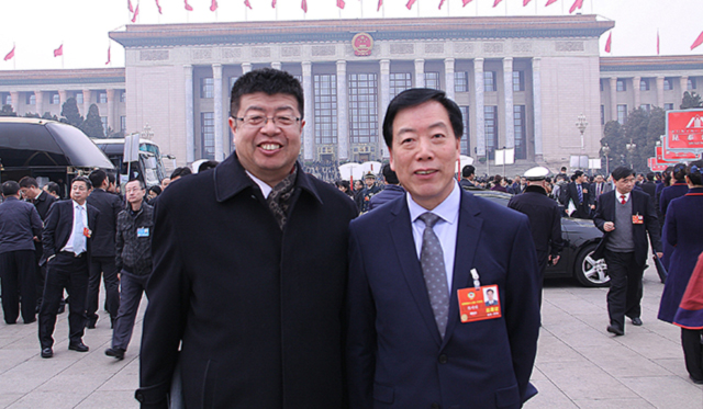 政協(xié)委員陳崎嶸（右）、張頤武