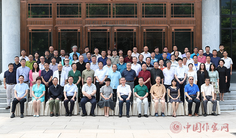 7月28日，第七屆魯迅文學(xué)獎(jiǎng)全體評(píng)委合影