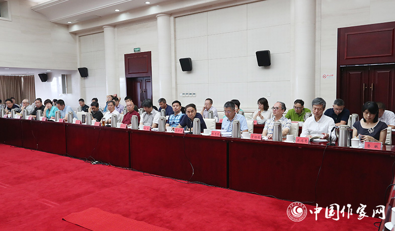 7月28日，第七屆魯迅文學(xué)獎(jiǎng)各評(píng)委會(huì)全體會(huì)現(xiàn)場