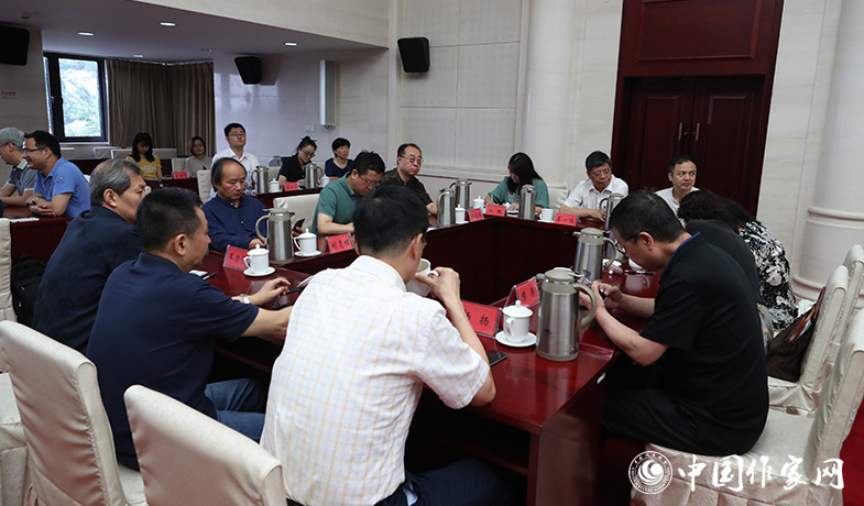 8月11日，第七屆魯迅文學(xué)獎(jiǎng)終評(píng)會(huì)投票現(xiàn)場