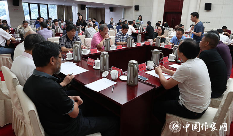 8月11日，第七屆魯迅文學(xué)獎(jiǎng)終評(píng)會(huì)投票現(xiàn)場