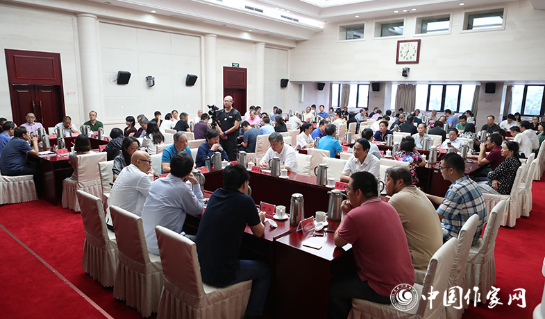 8月11日，第七屆魯迅文學(xué)獎(jiǎng)終評(píng)會(huì)投票現(xiàn)場