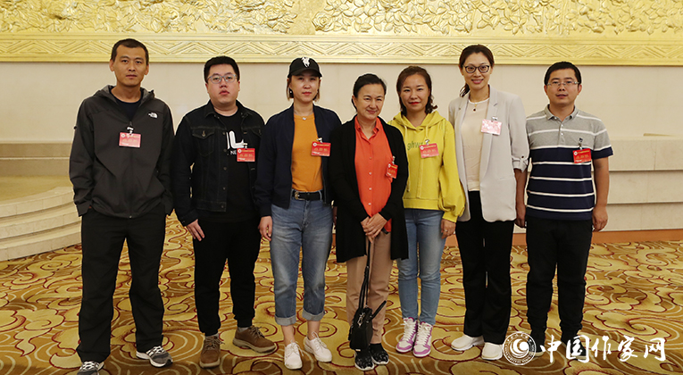 來，合個(gè)影吧！