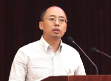 紀(jì)紅建：做人民心聲的傳遞者　　方向是根本，行動(dòng)是關(guān)鍵，報(bào)告文學(xué)作家更需要扎扎實(shí)實(shí)、默默無聞地行走、記錄、思考和報(bào)告。[詳細(xì)]