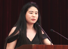 王蘇辛：感受多維的信息時(shí)代，寫出有格局的作品　　一個(gè)作家，他應(yīng)該有即時(shí)性的捕捉能力，更應(yīng)該有意識(shí)培養(yǎng)自己作品的前瞻性。[詳細(xì)]