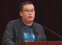 肖江虹：帶著詩意前行　　作家用筆講述人類在時(shí)代里面的困境。我們每個(gè)人都有困境，作家需要發(fā)現(xiàn)困境講述困境。[詳細(xì)]