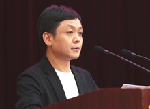 楊慶祥：這是一個(gè)人民的世紀(jì)　　時(shí)代從來不主動(dòng)呈現(xiàn)其面容和形式。光榮屬于那些執(zhí)著探索和艱苦書寫的靈魂。[詳細(xì)]