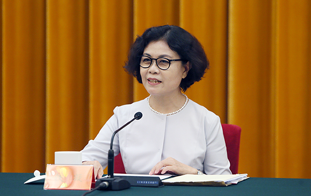 中國(guó)文聯(lián)主席、中國(guó)作協(xié)主席鐵凝主持座談會(huì)