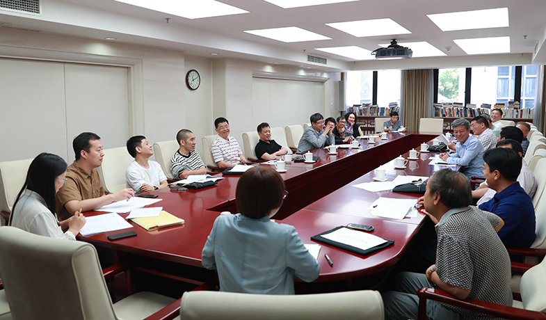 第一次全體會后召開大組見面會，各組評委討論工作