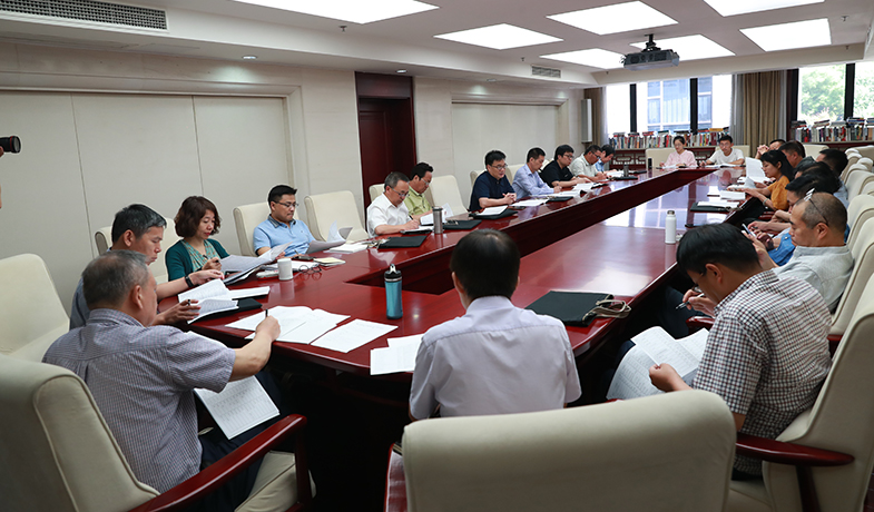 第一次全體會后召開大組見面會，各組評委討論工作