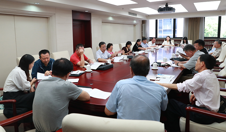 第一次全體會后召開大組見面會，各組評委討論工作