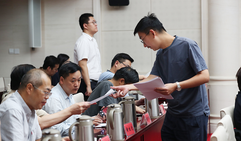 聯(lián)絡(luò)員分發(fā)、清點選票