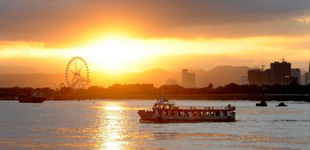 《溫州文學(xué)》與溫州作家群聯(lián)合為廣大作家和文學(xué)愛(ài)好者提供發(fā)表與交流的平臺(tái)。