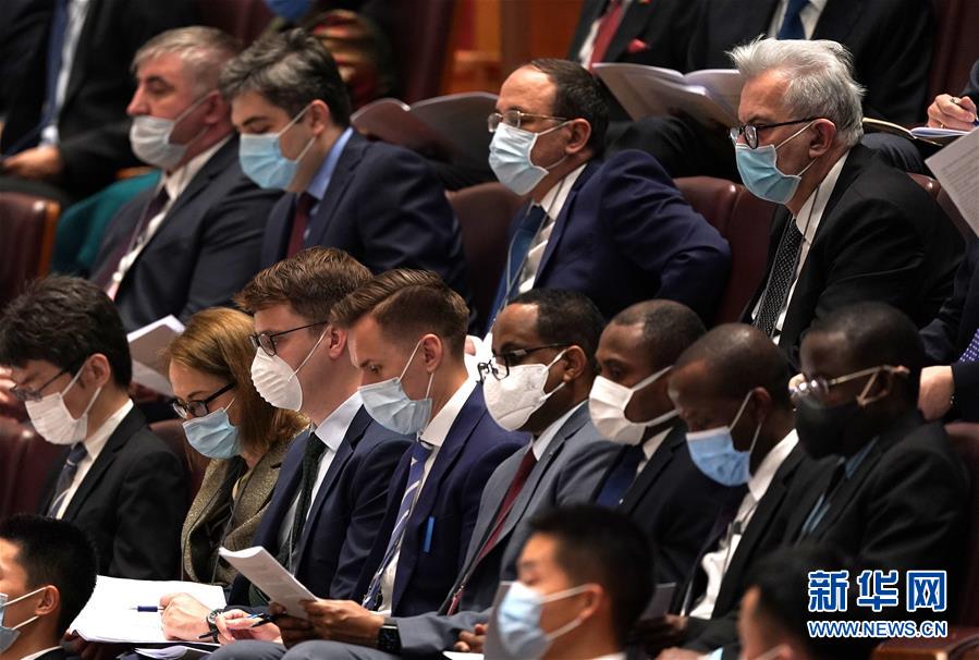 5月22日，第十三屆全國人民代表大會第三次會議在北京人民大會堂開幕。外國駐華使節(jié)旁聽大會。