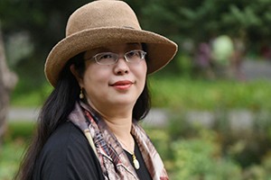 翻譯獎：蒙古文譯漢文作者：哈森（蒙古族）         獲獎感言　　作為一名翻譯，我是無限忠于原著的那一個。文學(xué)翻譯不是用另一種語言講述另一個語言的故事那么簡單。須準(zhǔn)確譯出原文內(nèi)容的同時，還要完好地展示原作風(fēng)格。這也就是嚴(yán)復(fù)闡明的“信、達(dá)、雅”之于我的追求。我是幸運的。作為一名職業(yè)翻譯，慶幸翻譯事業(yè)是我一生無悔的選擇……