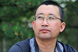 詩歌獎：《西北辭》作者：馬占祥(回族)         獲獎感言　　回顧30年來的詩歌創(chuàng)作，我始終對生存的土地和身邊人群抱有感恩之心：他們不但成就了我，也成全了我的詩歌。詩歌是我向他們致敬的惟一方式。我將繼續(xù)寫下去，用文字回報他們贈予我的溫暖和信心。由衷地要說的一句話是：在這個偉大的時代、偉大的國度寫作詩歌是我無上的榮耀……