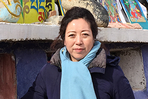 長篇小說獎：《神授·魔嶺記》作者：梅卓（藏族）         獲獎感言　　非常榮幸能夠獲得這個珍貴的獎項！對我來說，這是一個巨大的榮譽，是我從事文學(xué)創(chuàng)作30多年來的重要路標(biāo)。首先要感謝評委會，是你們寬廣的胸懷包容了這部作品的不完美，你們善意的肯定給予了我前行的力量和勇氣，必然激勵我繼續(xù)堅守腳下豐饒的土地、葆有文學(xué)初心和理想熱忱，也必然鞭策我積極積累創(chuàng)作經(jīng)驗……