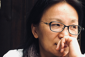 長篇小說獎：《西南邊》作者：馮良（彝族）        獲獎感言　　縱然時空相隔，涼山都不曾離開我哪怕須臾，她是我生命的緣起、情感的依托。歲月流不走的記憶、前行的腳步，那些深懷冷傲、倔強(qiáng)，卻掩不住奔放、幽默的族人，無論彝族、漢族，還有他們的人生，帶著大時代巨變的深遠(yuǎn)回響，那激蕩的、傳奇的、英勇的、赫赫聲名的、深情的，還有機(jī)智的，甚或狡黠的，何其珍貴，猶如珍珠……