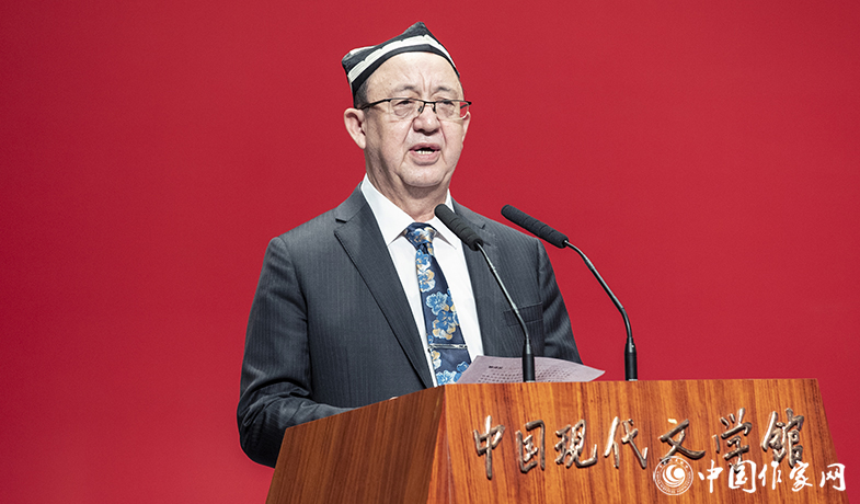 鐵來克·依布拉音代表翻譯獎獲獎?wù)咧麓鹪~